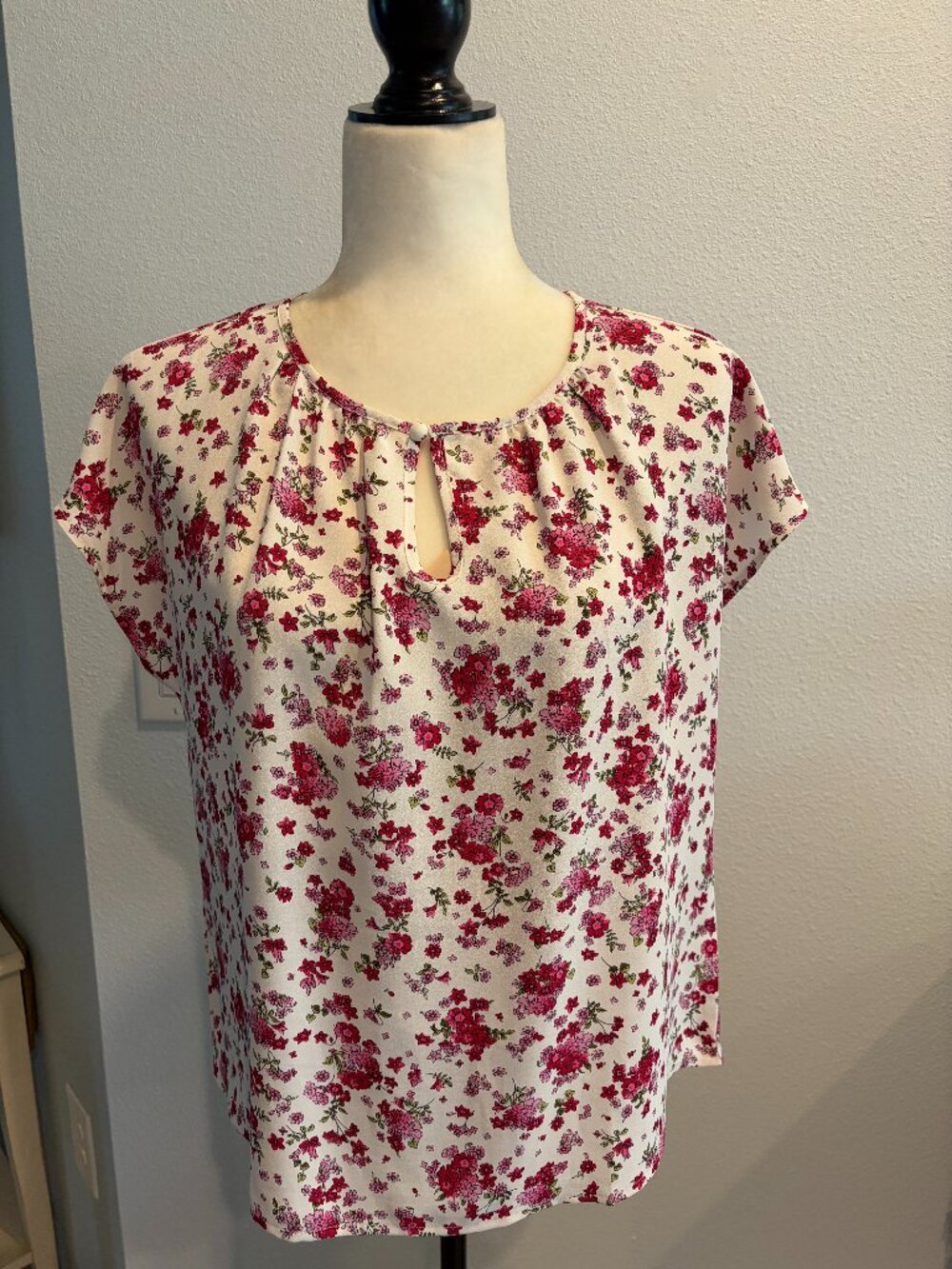Ann Taylor Short Sleeve Floral Polyester Top Very Pretty XS